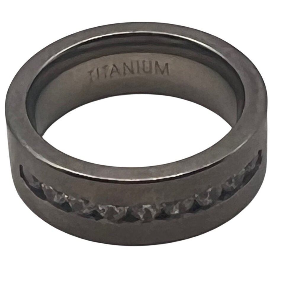 Mens Titanium Ring Size 9.5 Cubic Zirconia Channel Set Wedding Band Anniversary - Picture 8 of 8